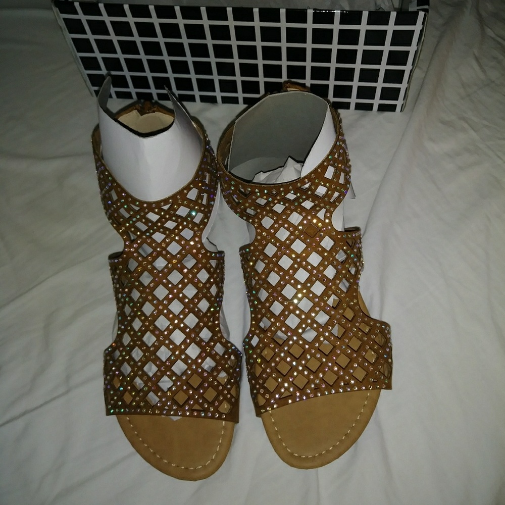NIB Size 6 tan bling flat sandals